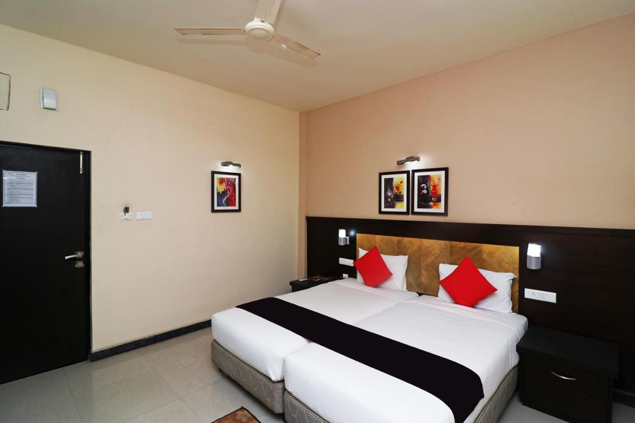 Capital O 40848 Hotel Mirabel Kupand Ngoại thất bức ảnh