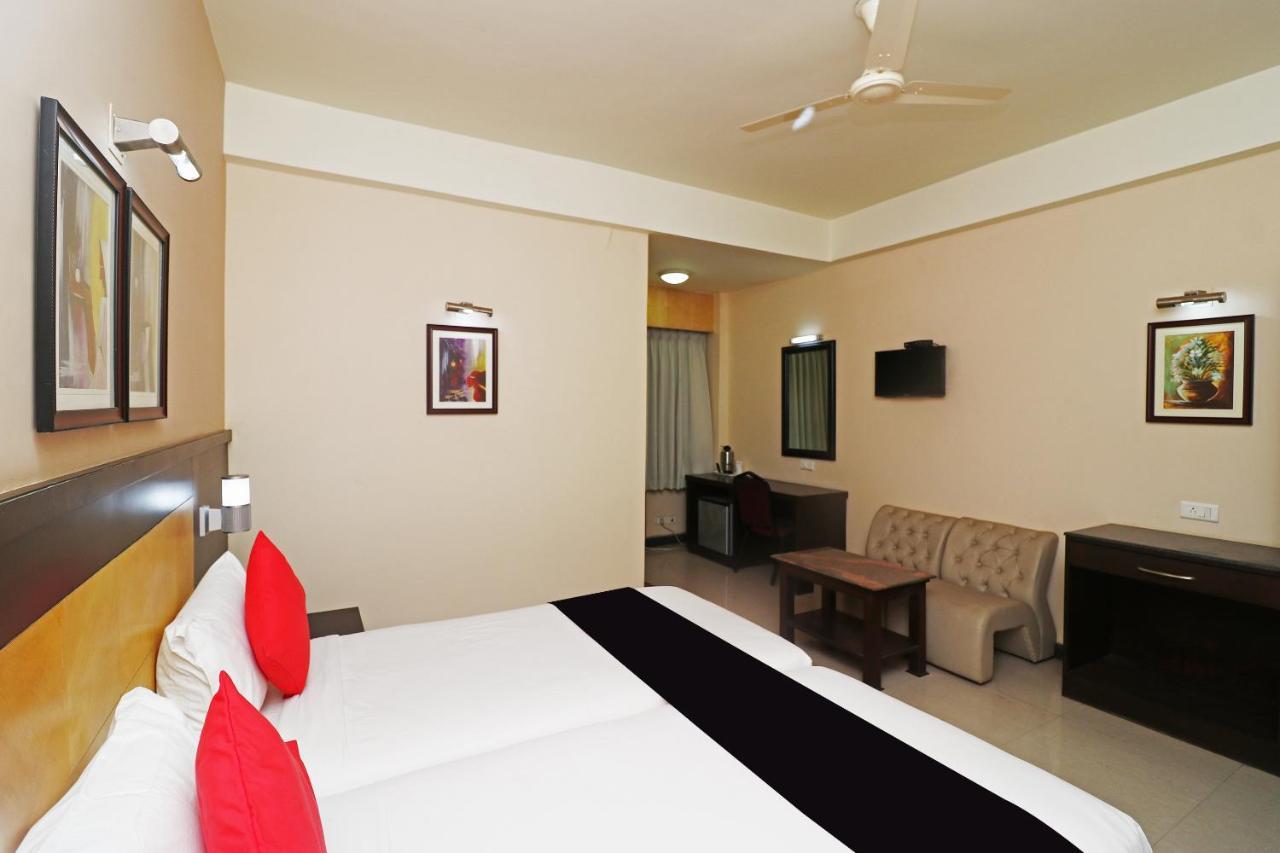 Capital O 40848 Hotel Mirabel Kupand Ngoại thất bức ảnh
